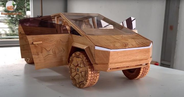 Hình ảnh Tesla Cybertruck bằng gỗ của thợ Việt trên báo ngoại - Ảnh 2.