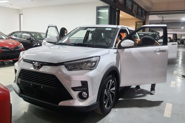 The series of Toyota cars is about to increase the price by tens of millions of dong in Vietnam, people are confused about turning the car, putting the deposit - Photo 1.