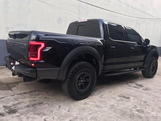 ‘Chiến hạm’ Ford F-150 Raptor 2019 siêu lướt rao bán với mức giá khẳng định rẻ hơn gần 2 tỷ so với xe mới - Ảnh 5. ‘Chiến hạm’ Ford F-150 Raptor 2019 siêu lướt rao bán với mức giá khẳng định rẻ hơn gần 2 tỷ so với xe mới - Ảnh 5.