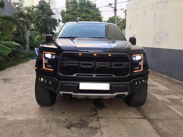 ‘Chiến hạm’ Ford F-150 Raptor 2019 siêu lướt rao bán với mức giá khẳng định rẻ hơn gần 2 tỷ so với xe mới - Ảnh 4. ‘Chiến hạm’ Ford F-150 Raptor 2019 siêu lướt rao bán với mức giá khẳng định rẻ hơn gần 2 tỷ so với xe mới - Ảnh 4.
