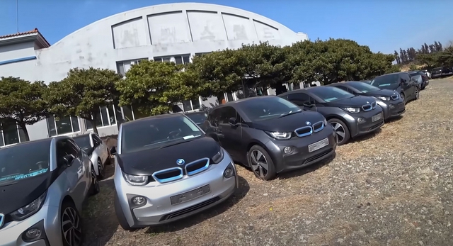 Dozens of BMW i3s were dumped and damaged mercilessly - Photo 1.