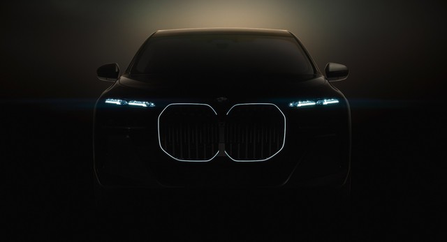 BMW i7 continues to show its face through a series of new photos - Photo 2.