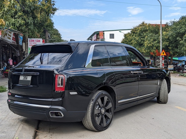 The giant Ha Tinh strongly bought Rolls-Royce Cullinan: The details of the number plate are what many people admire - Photo 2.