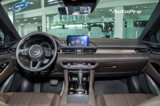 Mazda6 giảm giá sâu tại đại lý: Giá thấp nhất 744 triệu đồng, nỗ lực bám đuổi Toyota Camry và Kia K5 - Ảnh 3.