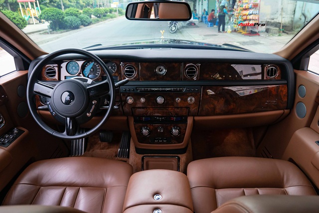 Sau 7 năm, Rolls-Royce Phantom vẫn là cả một gia tài với định giá 32 tỷ đồng - Ảnh 3.
