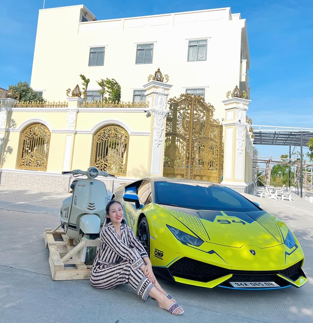 Hot girl 9X Ben Tre revealed the reason why she spent 1.5 billion to buy Vespa 946 Christian Dior instead of spending more than 700 million dong as the listed price - Photo 1.