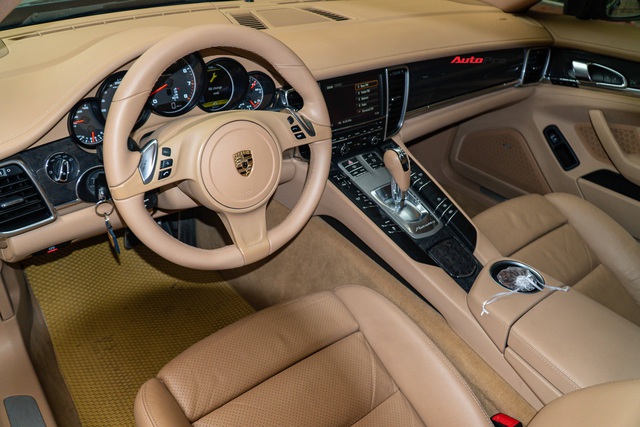 Ngỡ tưởng Porsche Panamera đập hộp giá chỉ hơn 2 tỷ, soi kỹ mới biết được lí do phía sau - Ảnh 4. Ngỡ tưởng Porsche Panamera đập hộp giá chỉ hơn 2 tỷ, soi kỹ mới biết được lí do phía sau - Ảnh 4.