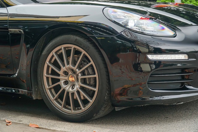 Thought the Porsche Panamera broke the box for just over 2 billion, look closely to know the reason behind - Photo 2.