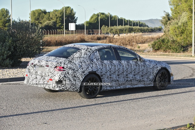 Preview of the upcoming Mercedes-Benz E-Class: Sharp eyes, more refined compact radiator - Photo 3.