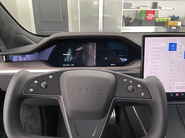 The first Tesla Model S Plaid is quietly present in Vietnam: The steering wheel is like a spaceship, stronger than the Bugatti Veyron - Photo 5.