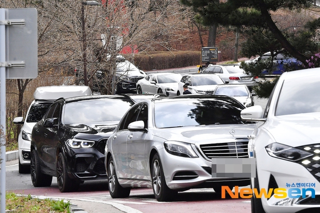 Check out the extremely high-quality cars at the wedding of the century of Hyun Bin - Son Ye Jin: All luxury cars and super luxury cars, estimated at hundreds of billions of dong - Photo 1.