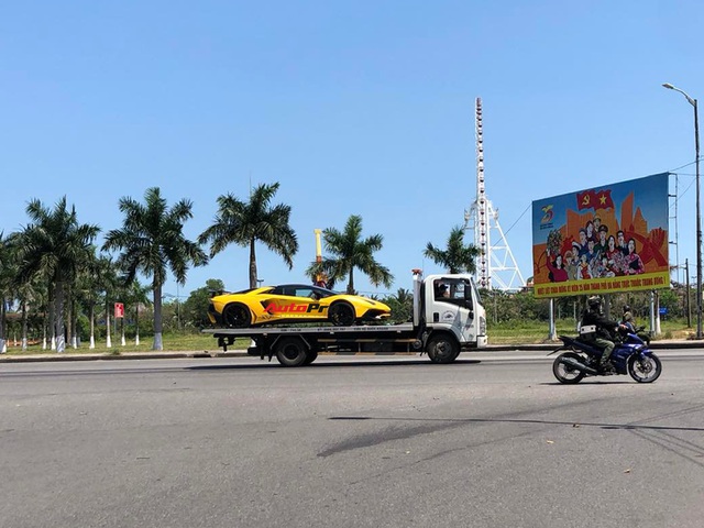 Vừa bán vào TP.HCM, Lamborghini Aventador SV Roadster đến Đà Nẵng tham gia roadshow cùng đại gia Hoàng Kim Khánh - Ảnh 2.