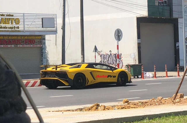 Vừa bán vào TP.HCM, Lamborghini Aventador SV Roadster đến Đà Nẵng tham gia roadshow cùng đại gia Hoàng Kim Khánh - Ảnh 1.