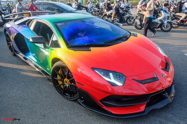 Phan Công Khanh xuất hiện tại show diễn siêu xe đắt đỏ nhất Việt Nam cùng Lamborghini Aventador SVJ giá sau thuế không dưới 50 tỷ đồng - Ảnh 3.