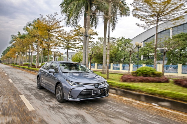 Ra mắt Toyota Corolla Altis 2022 tại Việt Nam: Giá từ 719 triệu đồng, có phiên bản hybrid, đấu Honda Civic và Mazda3 - Ảnh 4.