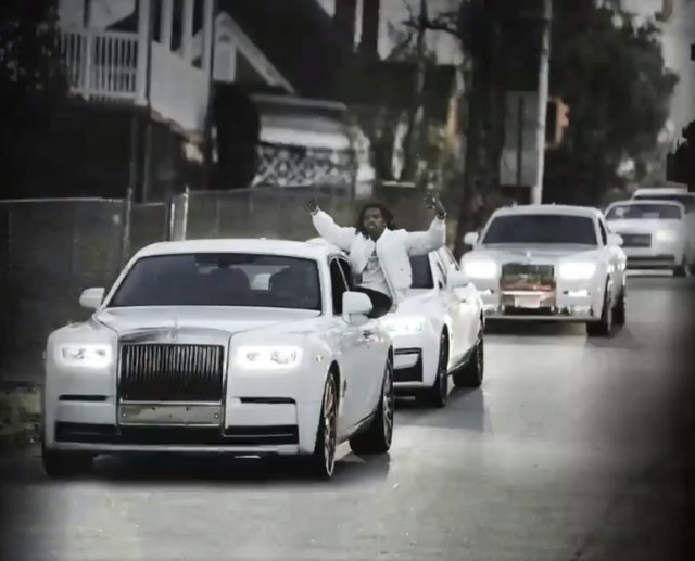Rapper Lil Baby - Tay chơi xe thứ thiệt với dàn Rolls-Royce khủng chính chủ góp mặt trong 2 MV mới - Ảnh 1.