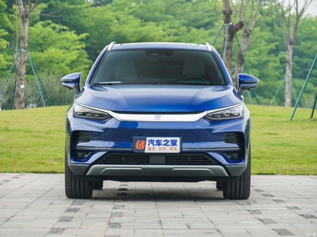 Chinese electric cars cause a fever because of the 730km range, the interior surprises with equipment - Photo 1.