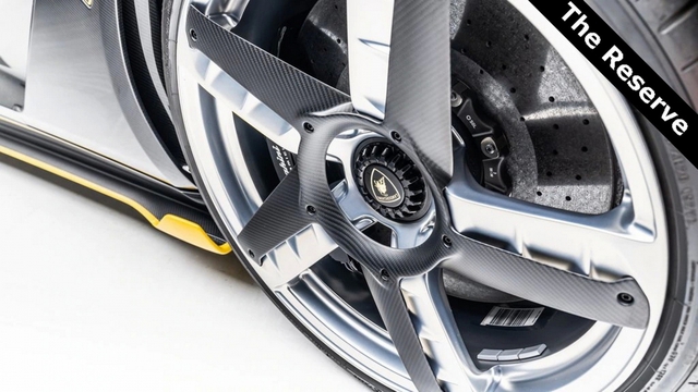 Rao bán siêu xe triệu đô - Lamborghini Centenario Roadster với thân vỏ bằng sợi carbon - Ảnh 11.