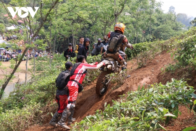 Exciting Vietnam off-road motorcycle race in 2022 - Photo 12.