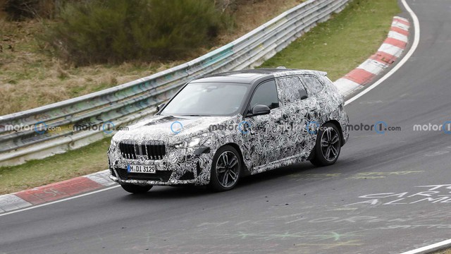 BMW X1 đời mới lộ mặt với thiết kế nở mũi không thua gì những người anh em SUV BMW - Ảnh 1.
