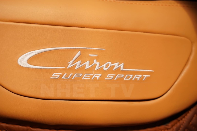 Nhóm bạn trẻ Quảng Ninh vượt cả trăm km đem Bugatti Chiron tự chế tới Hà Nội để lột xác nội thất: Vô-lăng carbon, dàn âm thanh mới, cabin bọc da xịn sò - Ảnh 5.