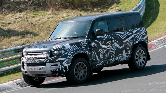 Mercedes-AMG G 63 is about to welcome a worthy opponent from Land Rover - Photo 2.