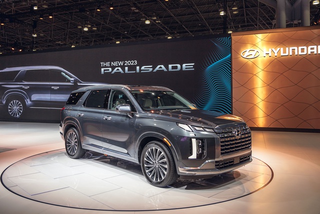 Ảnh thực tế Hyundai Palisade 2023: Đẹp mỹ mãn, học nhiều công nghệ của xe sang, tạo sức ép cho Explorer - Ảnh 1.