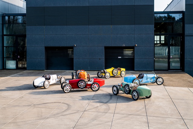 Ghé thăm nhà máy Bugatti, đại gia bí ẩn mua luôn 8 chiếc xe với giá quy đổi không dưới 150 tỷ đồng - Ảnh 6.