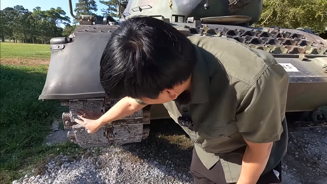Buying a 40-ton tank to play, Vuong Pham revealed: In the US, it is not possible to import money - Photo 3.