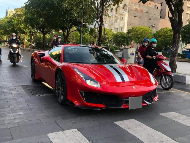 The unique Ferrari 488 Pista Coupe supercar in Vietnam was revealed for the first time after nearly a year of returning home - Photo 1.
