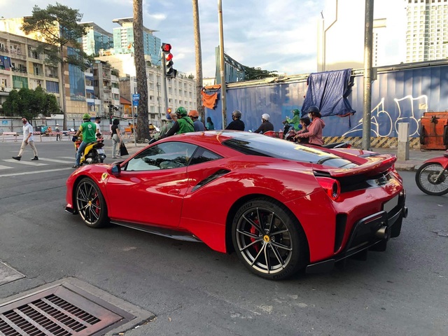 The unique Ferrari 488 Pista Coupe supercar in Vietnam appeared for the first time after nearly a year of returning home - Photo 2.