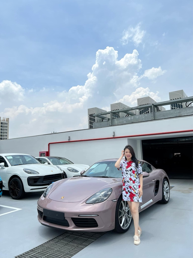 Hot mom Hằng túi nhận Porsche 718 Cayman màu hồng cực hiếm tại Việt Nam - Ảnh 2.