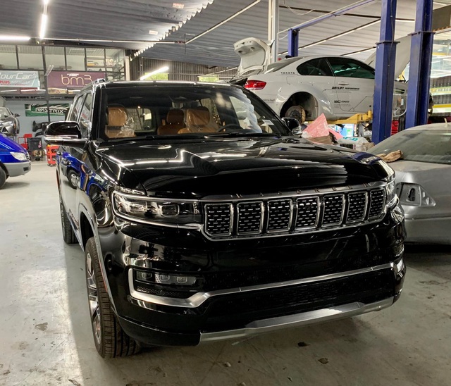 The first Jeep Grand Wagoneer 2022 returns to Vietnam - Dinosaurs for rich people who like strange things, fight Lexus LX 600 - Photo 1.