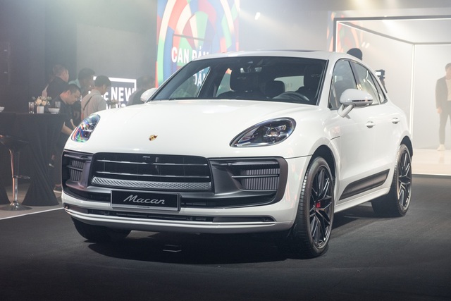 Que Ngoc Hai ordered a Porsche Macan 2022: Single since the car has not been launched, the car color is bold with the National Team - Photo 2.