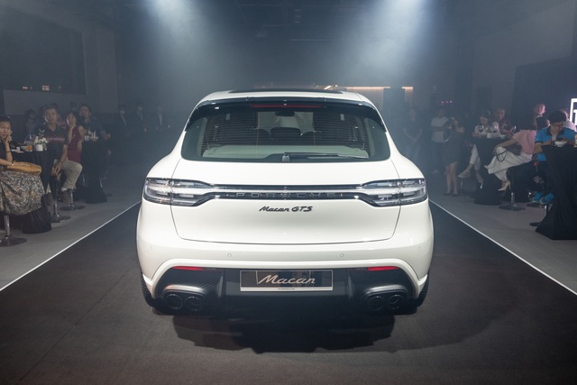 Que Ngoc Hai ordered a Porsche Macan 2022: Single since the car has not been launched, the car color is bold with the National Team - Photo 4.