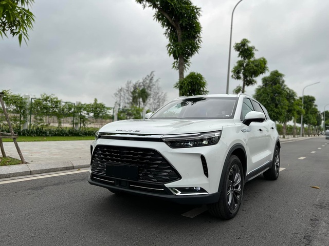 Chi tiết Beijing X7 2022 vừa về Việt Nam: Giá 708 triệu đồng, chưa có mui màu đen, áp lực cho Mazda CX-5 và Honda CR-V - Ảnh 1.