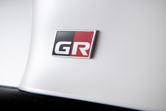 Toyota GR Supra chính thức giống đàn em Vios vì... có bản số sàn - Ảnh 8.
