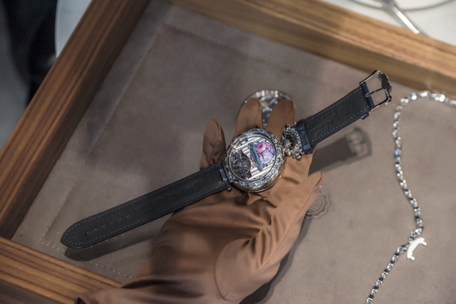 The pair of Bovet 1822 watches on Rolls-Royce Boat Tail costing more than 600 billion VND appeared in Vietnam - Photo 3.