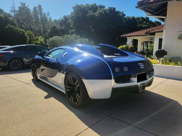 Bugatti Veyron nhái như thật, giá chỉ 3,4 tỷ đồng - Ảnh 2.