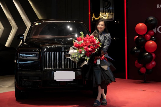 In less than half a year, 5 Vietnamese female giants spent tens of billions of dong buying super cars and luxury cars, many big sisters bought cars for their husbands - Photo 1.