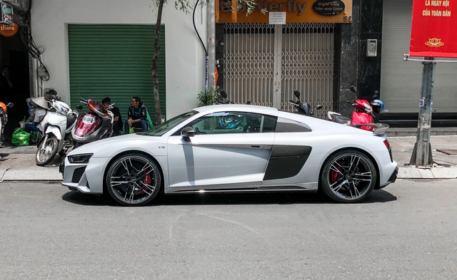 Mua siêu xe về đi như... trưng bày, chủ Audi R8 V10 Performance độc nhất Việt Nam chịu thiệt tiền tỷ tìm người đam mê mới - Ảnh 4.