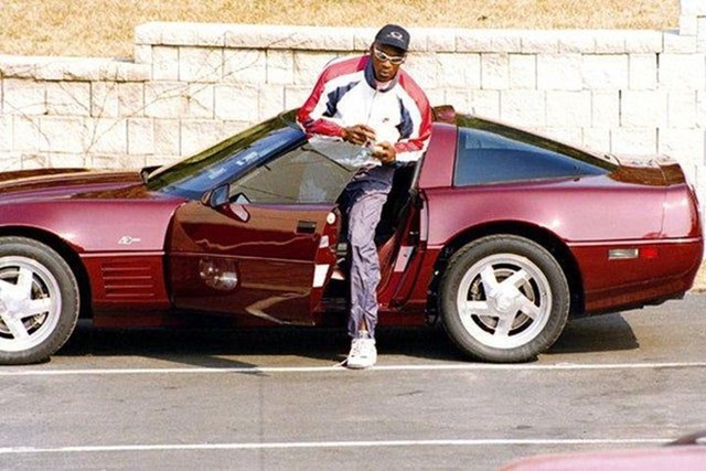 Bộ sưu tập xe sang của vận động viên tỷ phú Michael Jordan - Ảnh 1.