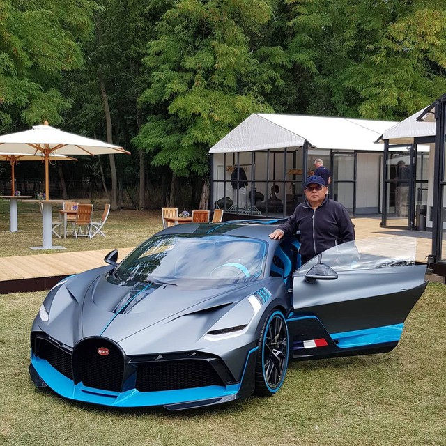 Đây là cách chơi siêu xe của người giàu: Sưu tập đủ loại Bugatti, Ferrari nhưng hàng ngày chỉ lái xe cỏ - Ảnh 1. Đây là cách chơi siêu xe của người giàu: Sưu tập đủ loại Bugatti, Ferrari nhưng hàng ngày chỉ lái xe cỏ - Ảnh 1.