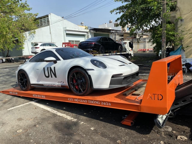 Check out the hundred-billion-dollar box driver about to join the biggest supercar journey in Vietnam this year - Photo 3.
