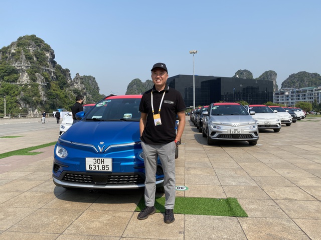 Super car player Tyler Ngo confirmed to order 10 VinFast VF 8 and VF 9, flew from the US to the factory in Hai Phong to test drive the car - Photo 1.