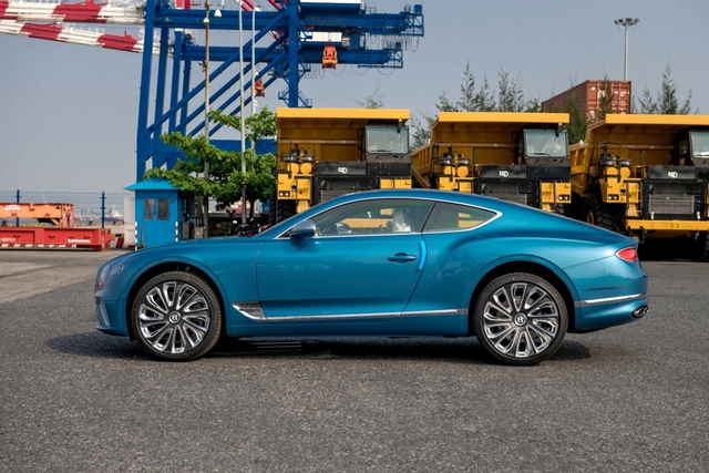 Bentley Continental GT V8 Mulliner trị giá hơn 20 tỷ đồng cập bến Việt Nam - Ảnh 3.