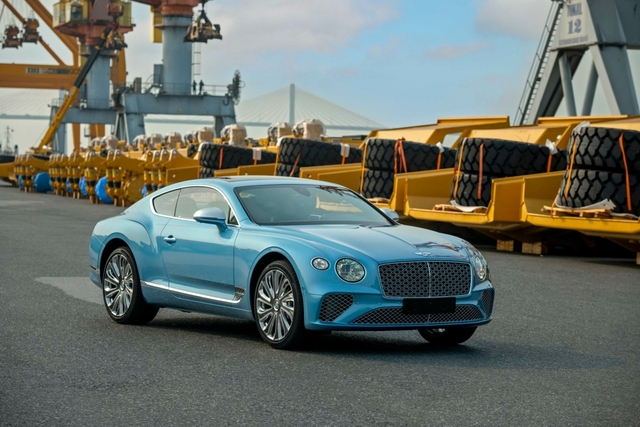 Bentley Continental GT V8 Mulliner trị giá hơn 20 tỷ đồng cập bến Việt Nam - Ảnh 1.