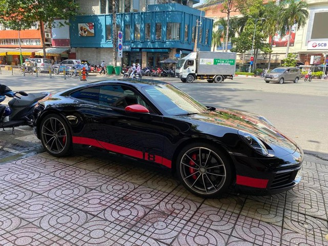 Check out the hundred-billion-dollar box driver about to join the biggest supercar journey in Vietnam this year - Photo 1.