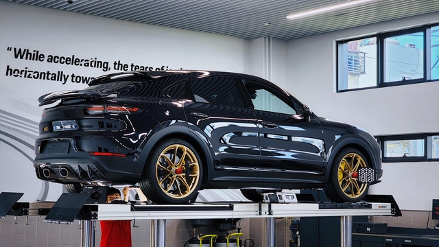 Listen to the first time the brand-name exhaust that changes color is available on the Porsche Cayenne Turbo GT for VND 13 billion in Vietnam - Photo 7.