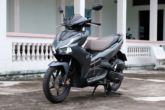 Lộ thông số Honda Air Blade 2023 có thể ra mắt Việt Nam ngay tháng 5: Động cơ lớn hơn SH 150i, làm khó Yamaha NVX - Ảnh 1.